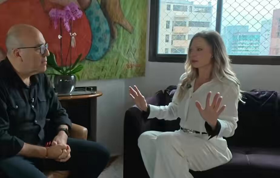 Joice Hasselmann on Flávio Bolsonaro