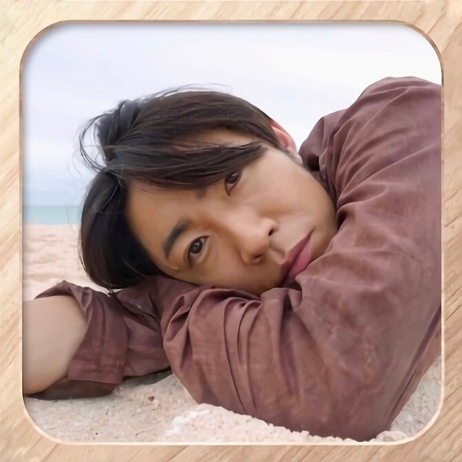 Young man beach portrait 2020 (photo 3 of 4)