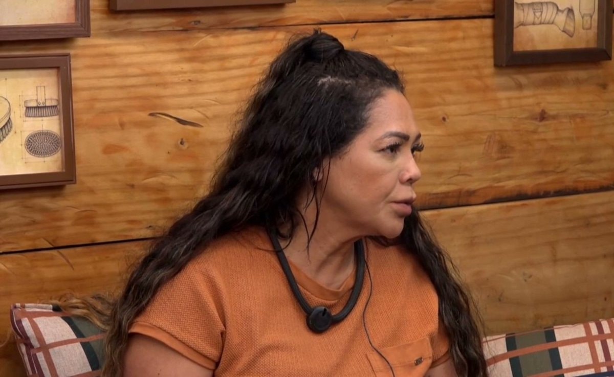 Darlin tells Sérgio about the mocking at #AFazenda