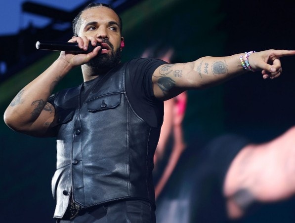 Photos of the top 10 hottest artists in 2026 (photo 4 of 4)