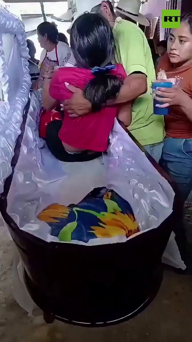 Girl wakes up in coffin at own wake Girl wakes up in coffin at own wake