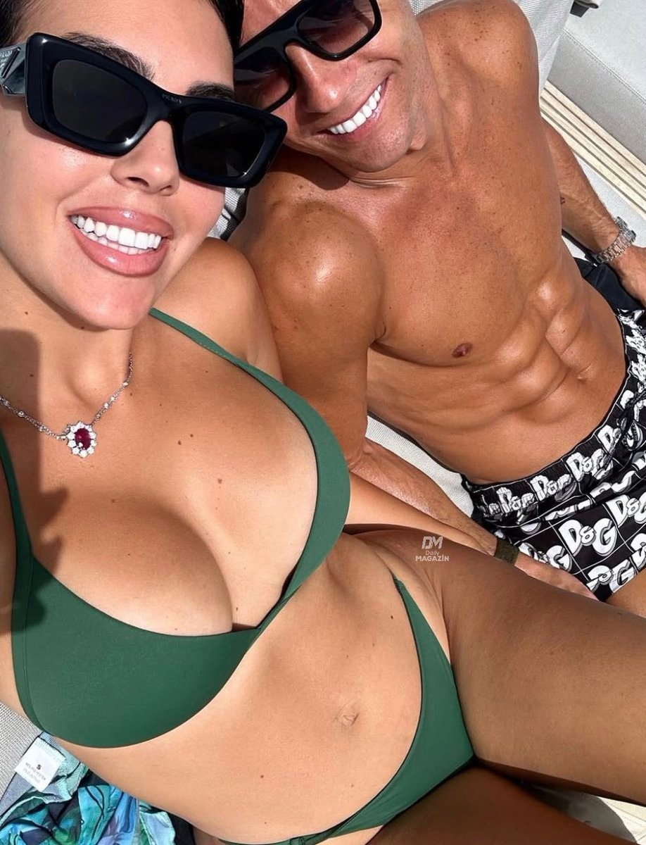 Cristiano Ronaldo Georgina Rodríguez yacht vacation (photo 2 of 2)