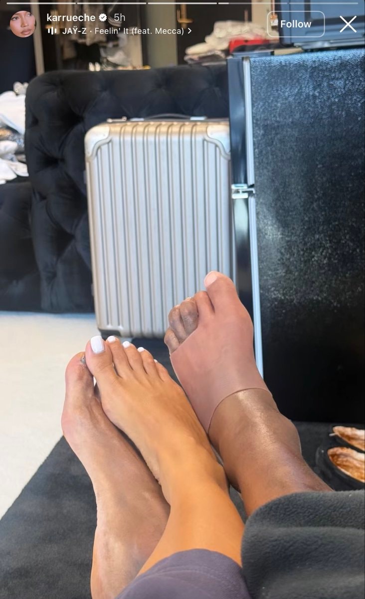 Karrueche Tran Deion Sanders feet (photo 2 of 2)