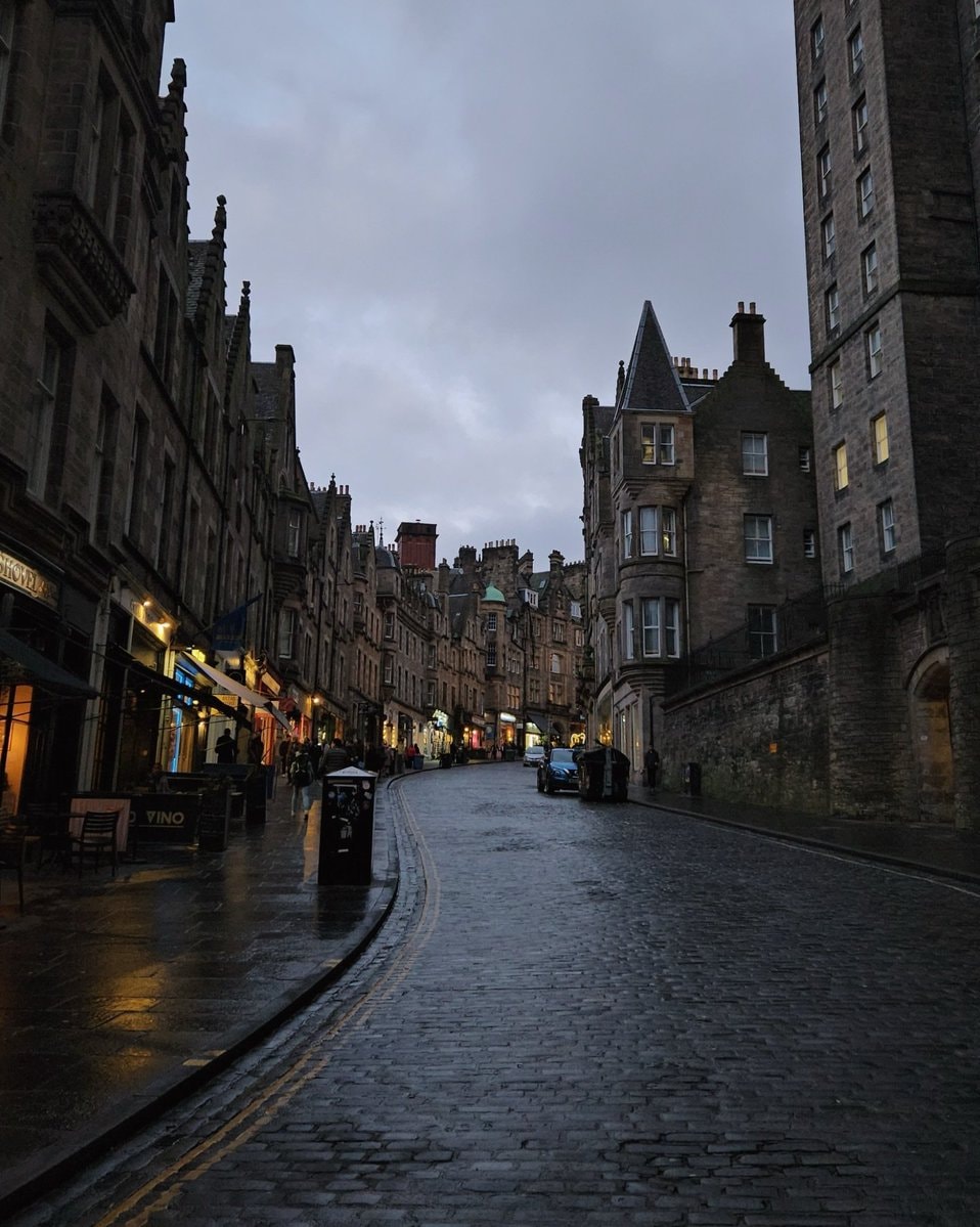 Gloomy day in Edinburgh (photo 4 of 4)