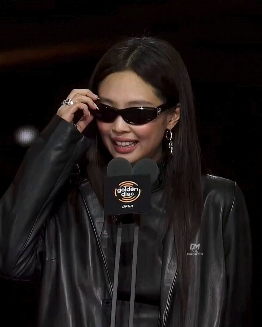 Jennie after removing glasses