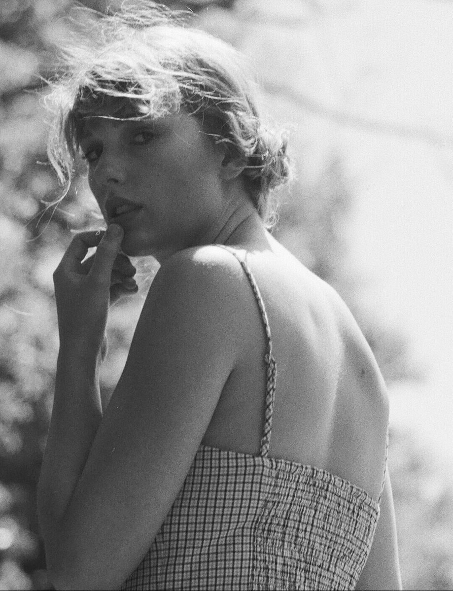 Taylor Swift the 1 Spotify (photo 2 of 2)