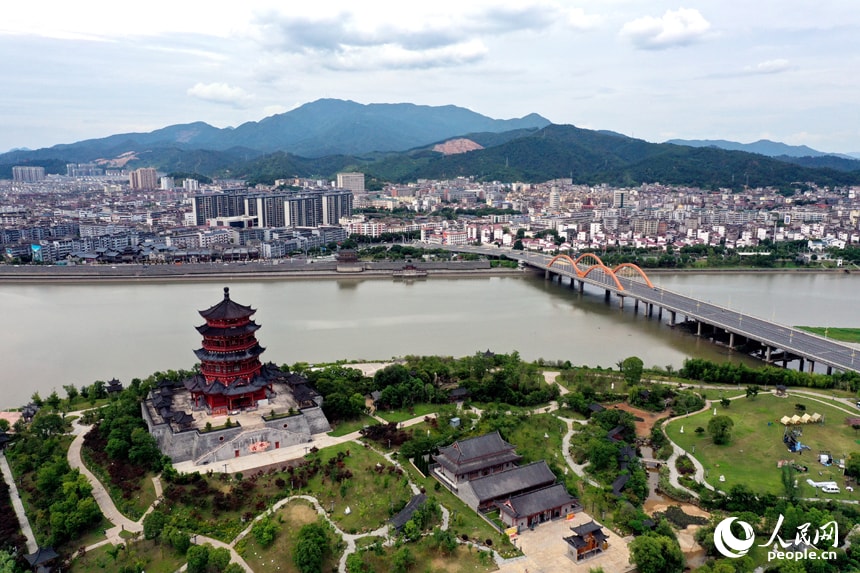 Golden Beach Ten-Mile Gallery Jiangxi (photo 3 of 4)