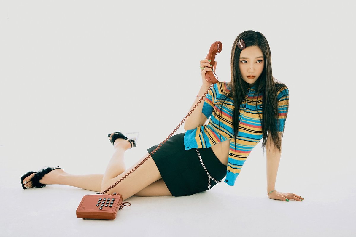 Red Velvet Joy Hello (photo 2 of 2)