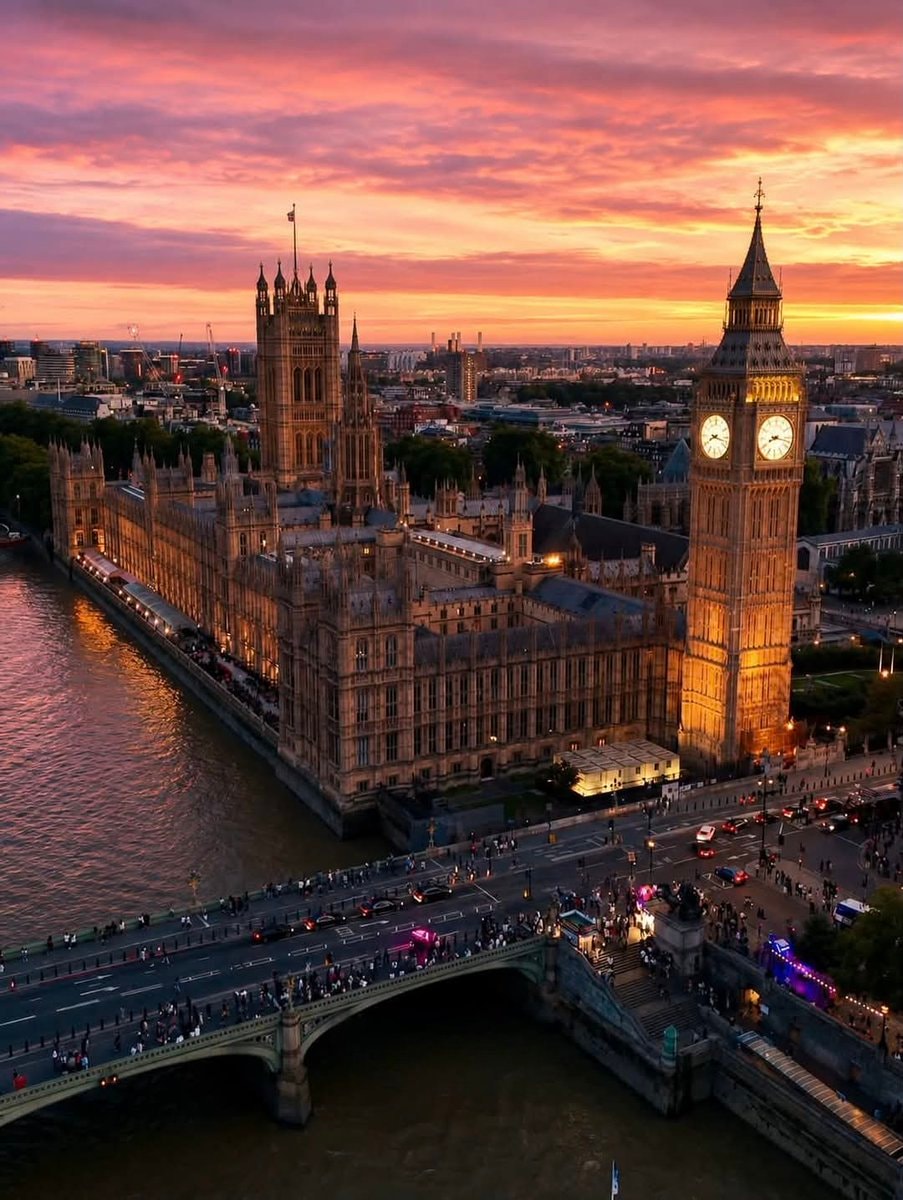 Houses of Parliament London at dusk