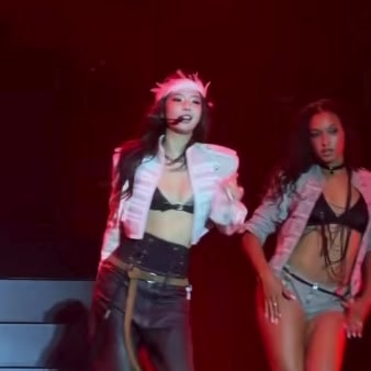 Jennie stage presence