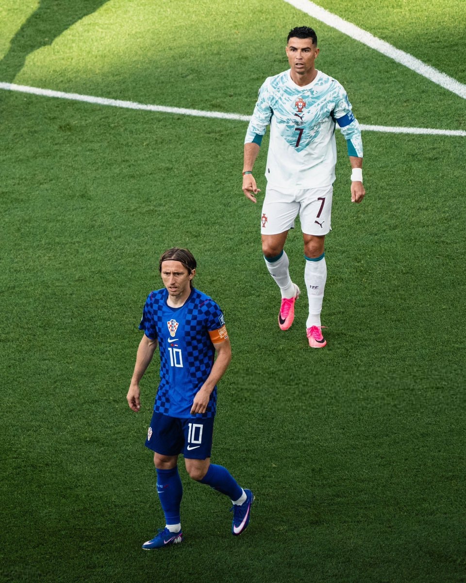 Ronaldo and Modrić on pitch in Canada