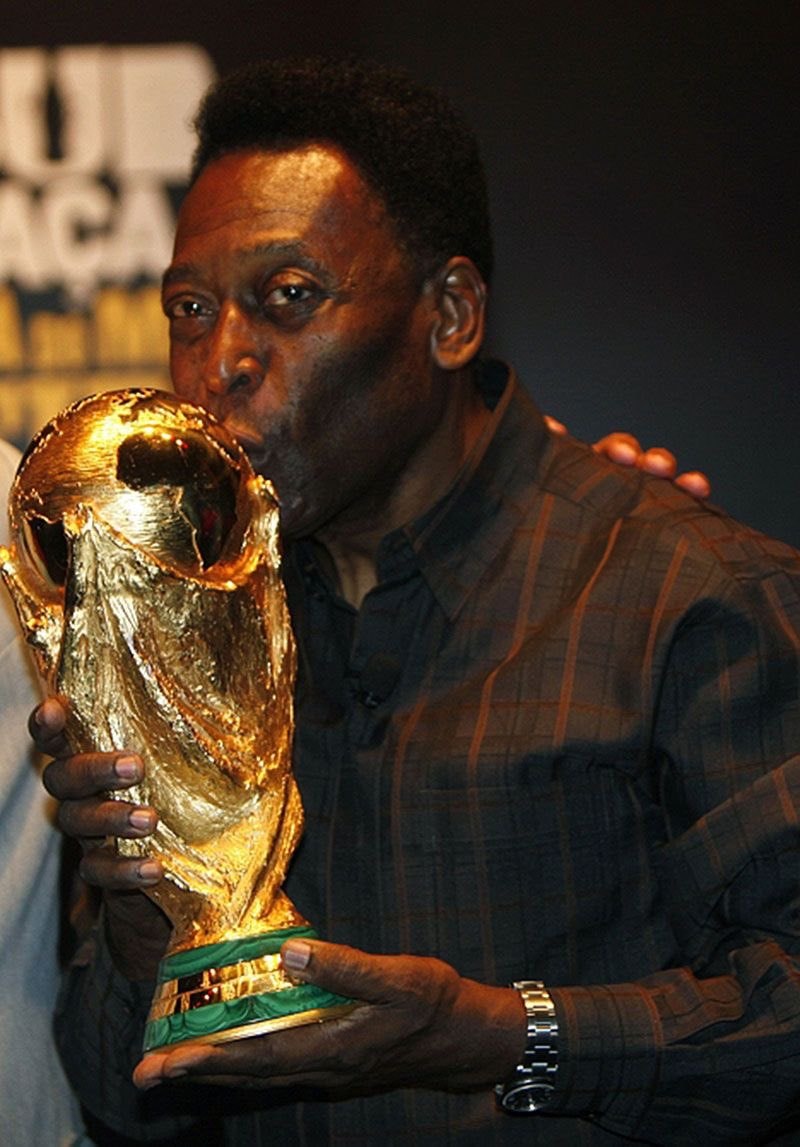 King Pelé and the FIFA World Cup trophy 👑