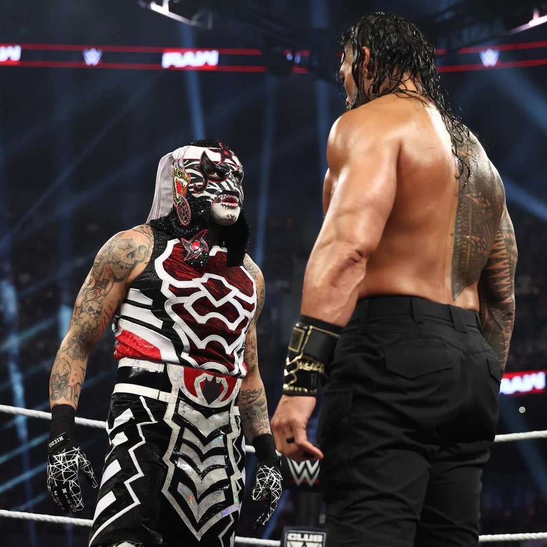 Penta vs Roman Reigns Mexico City