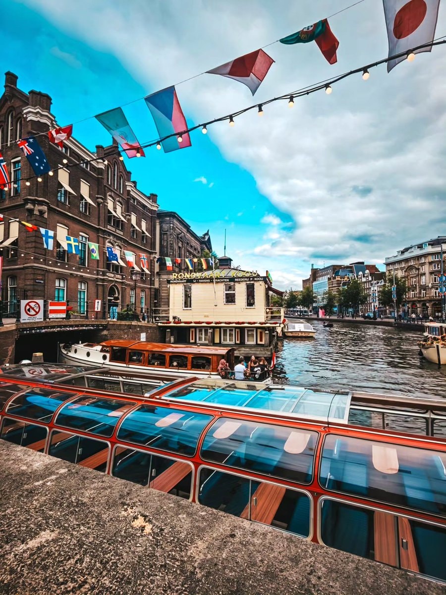 Amsterdam canal scene