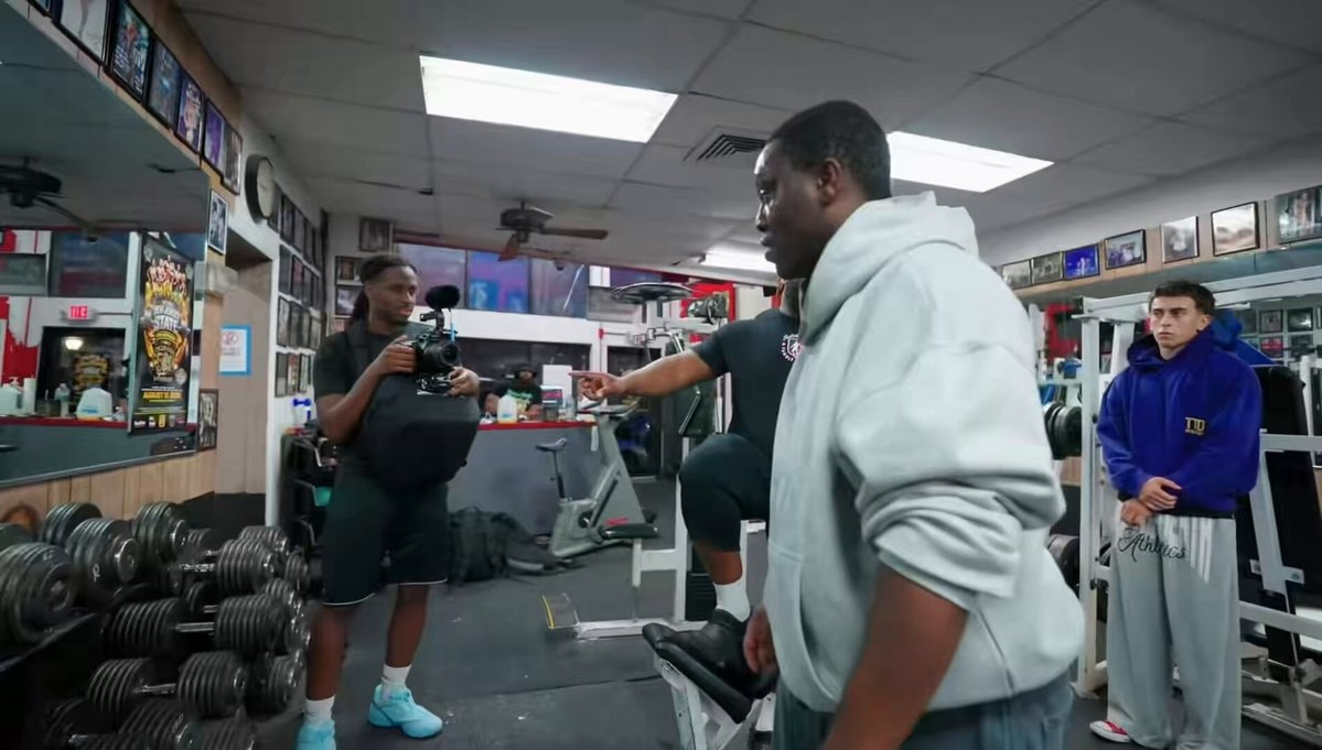 Unc Diamond Gym four-plate deadlift challenge