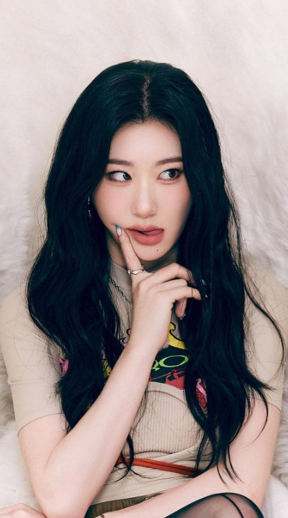 Chaeryeong solo debut November (photo 1 of 2)