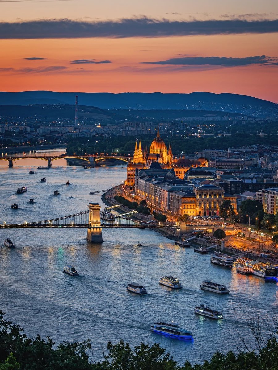 Budapest Hungary cityscape at dusk (photo 2 of 2)