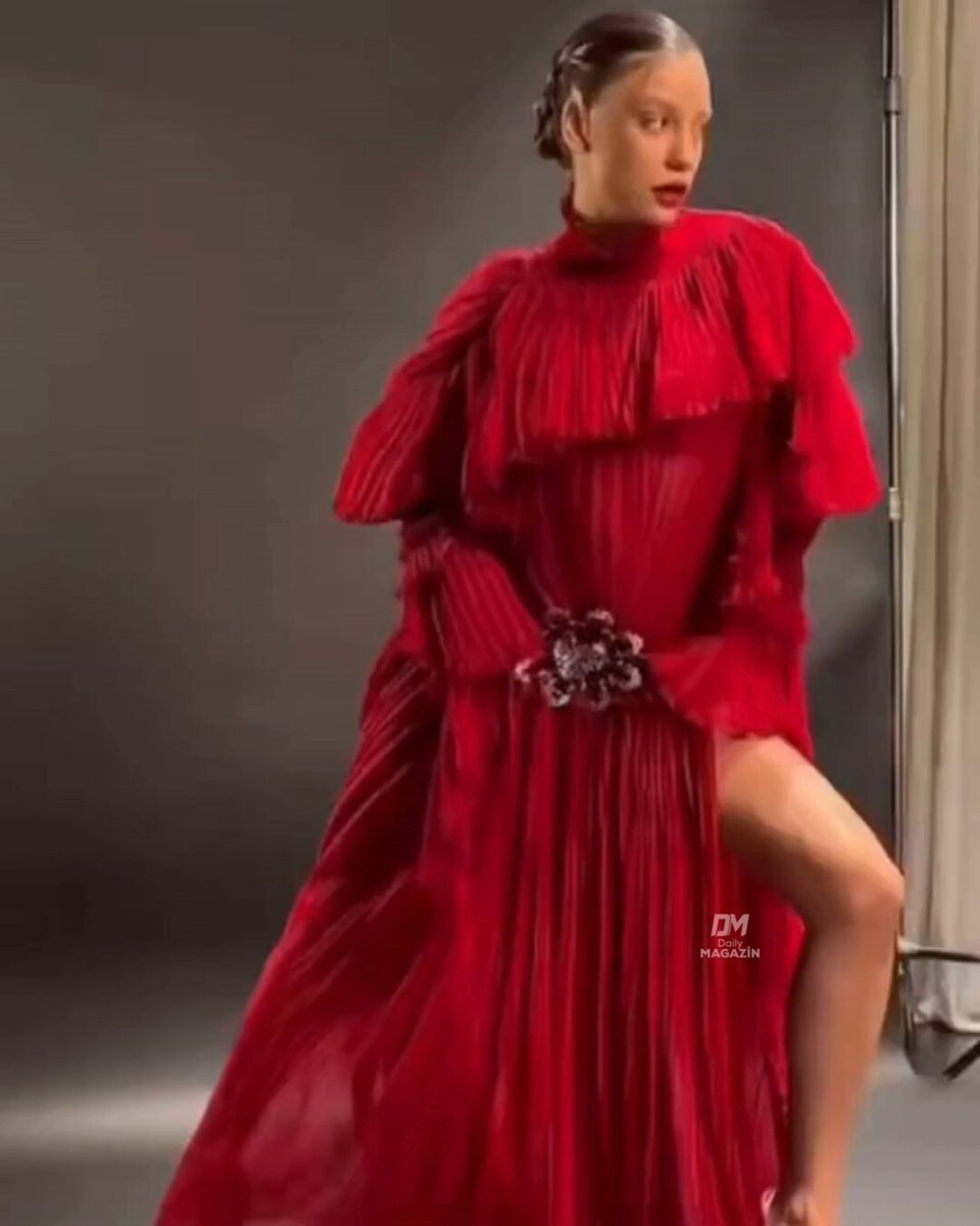 Serenay Sarıkaya red dress