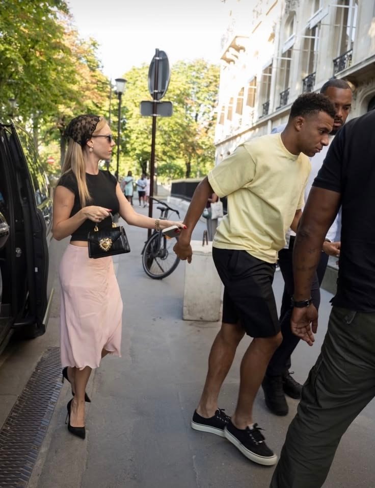 Mbappé Ester Expósito Paris (photo 2 of 2)