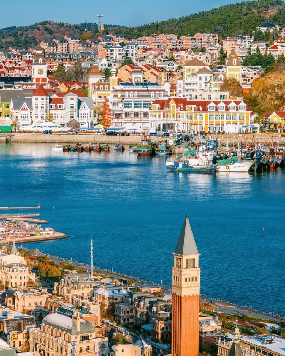 Colorful town by the water (photo 4 of 4)