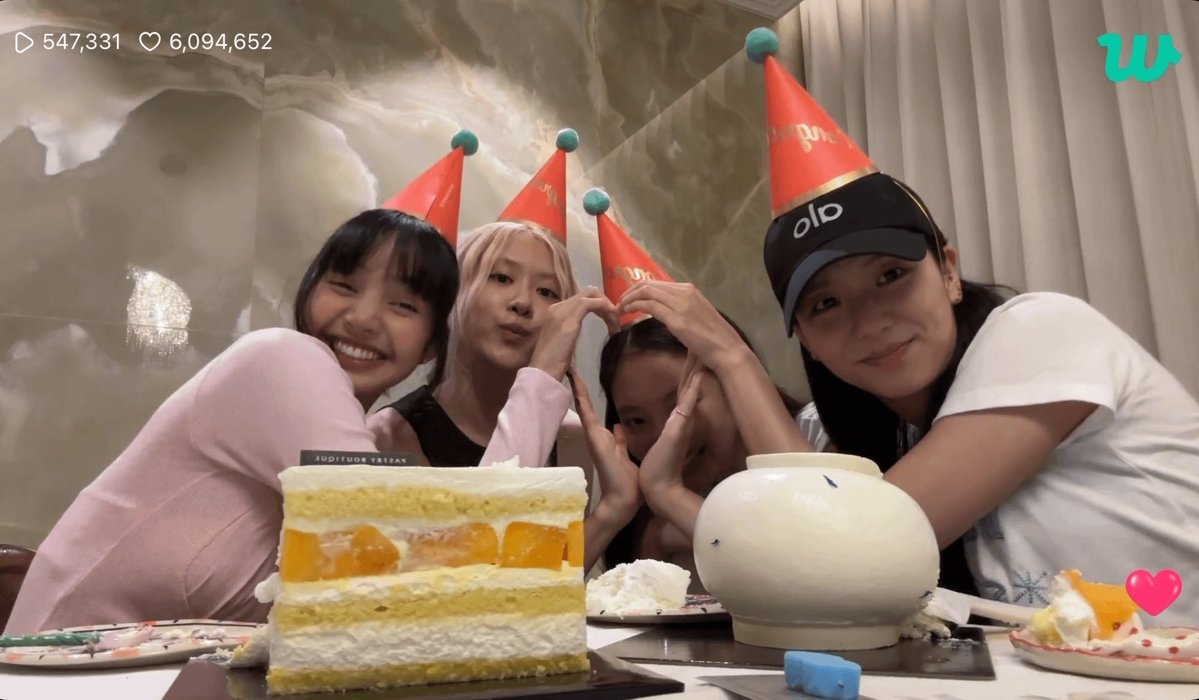 BLACKPINK day celebration (photo 2 of 4)
