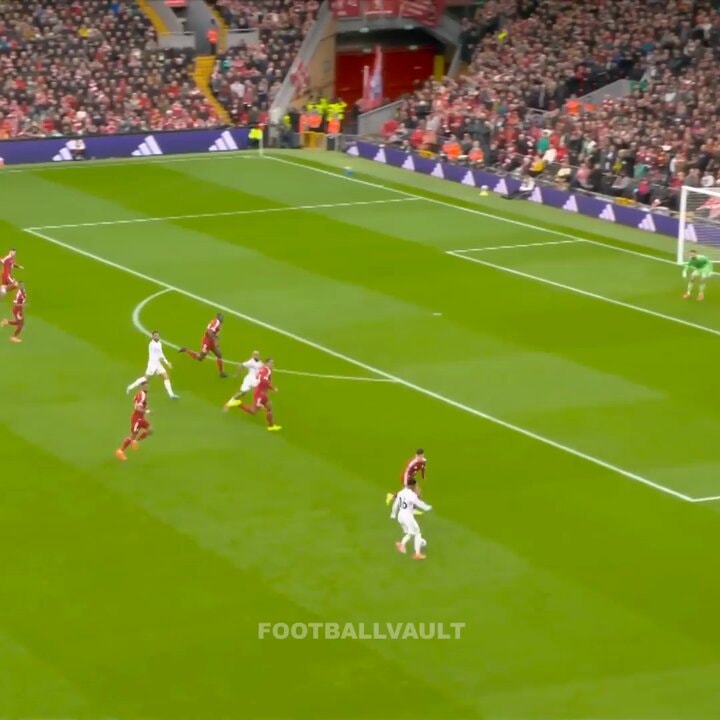 Manchester United stun Liverpool at Anfield
