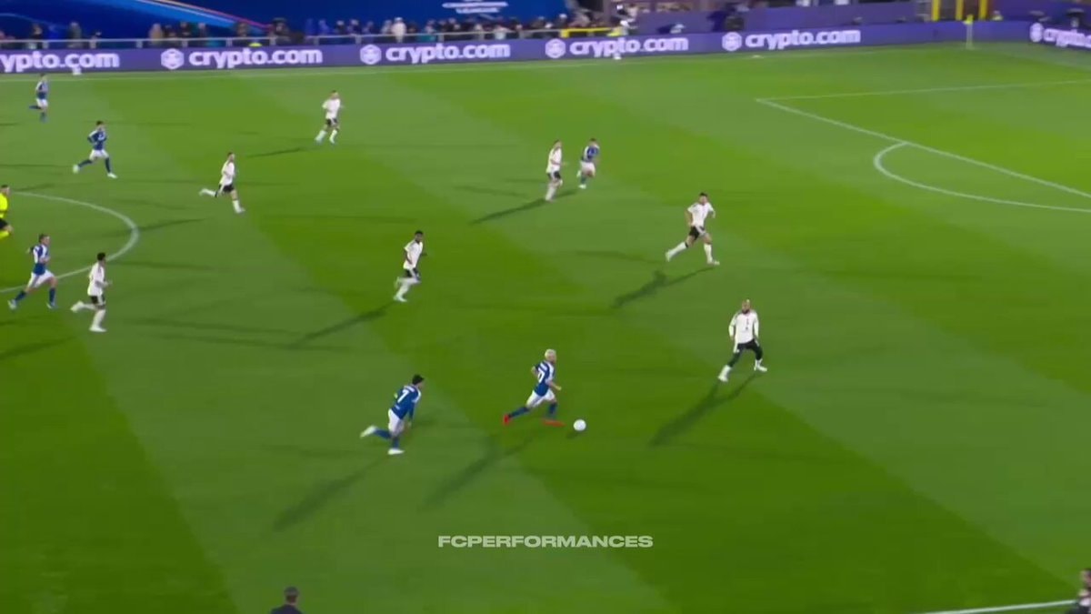 Como attacks vs Man United