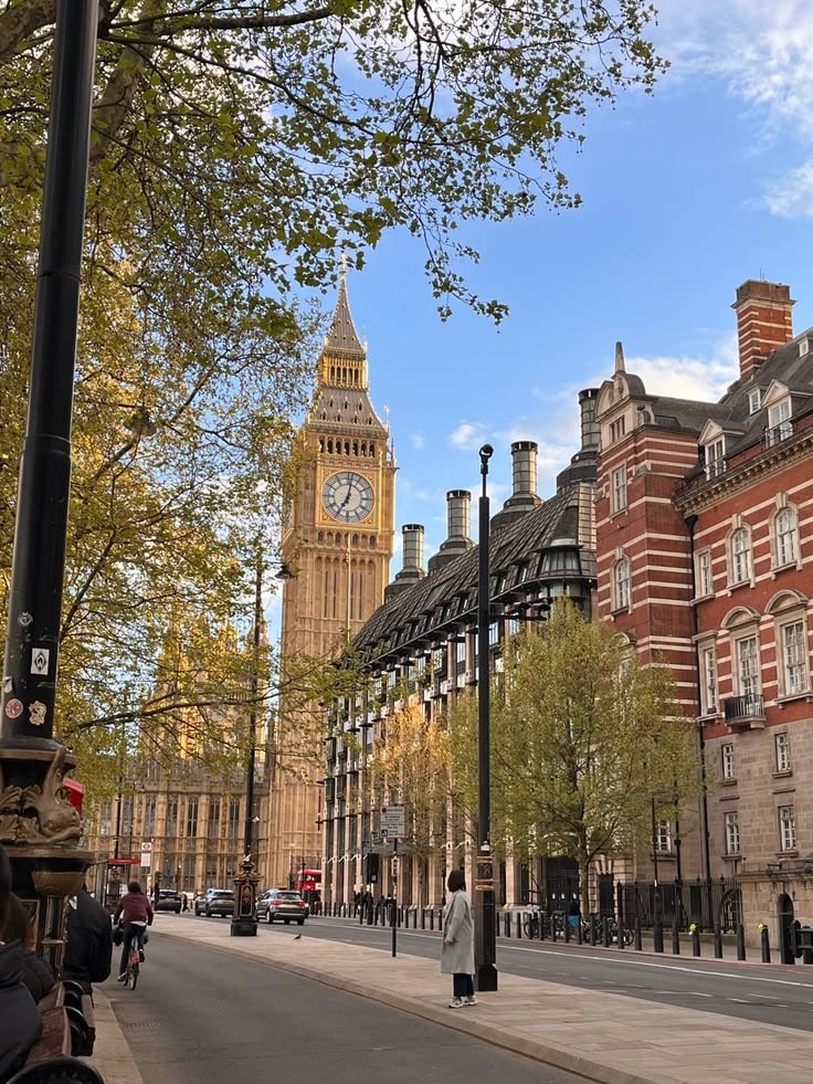 London streets old money (photo 2 of 4)