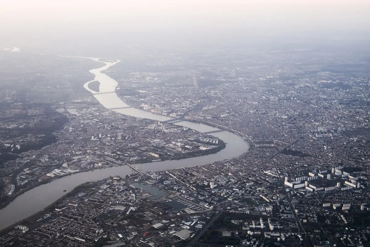 Threatened by fire, Bordeaux mayor says city is 'ready for anything'