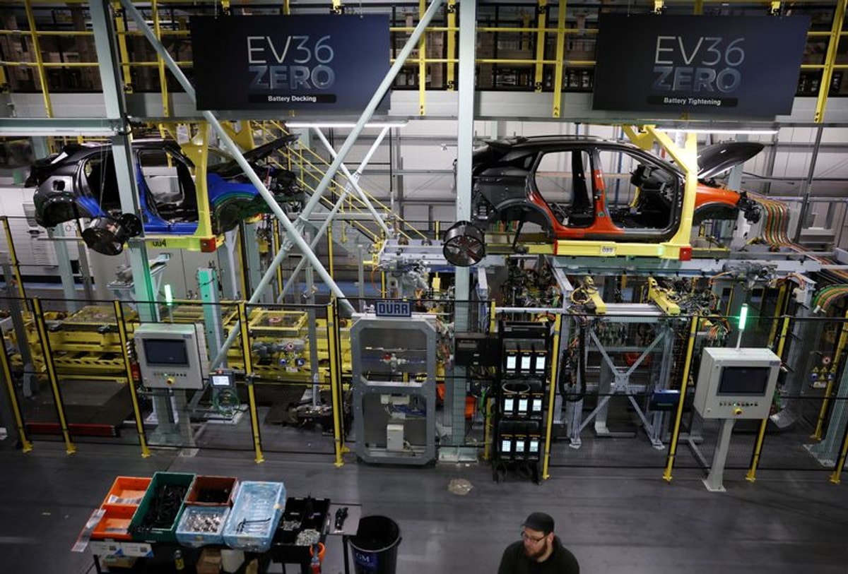 UK half-year vehicle production down 7.5%, industry sees signs of optimism