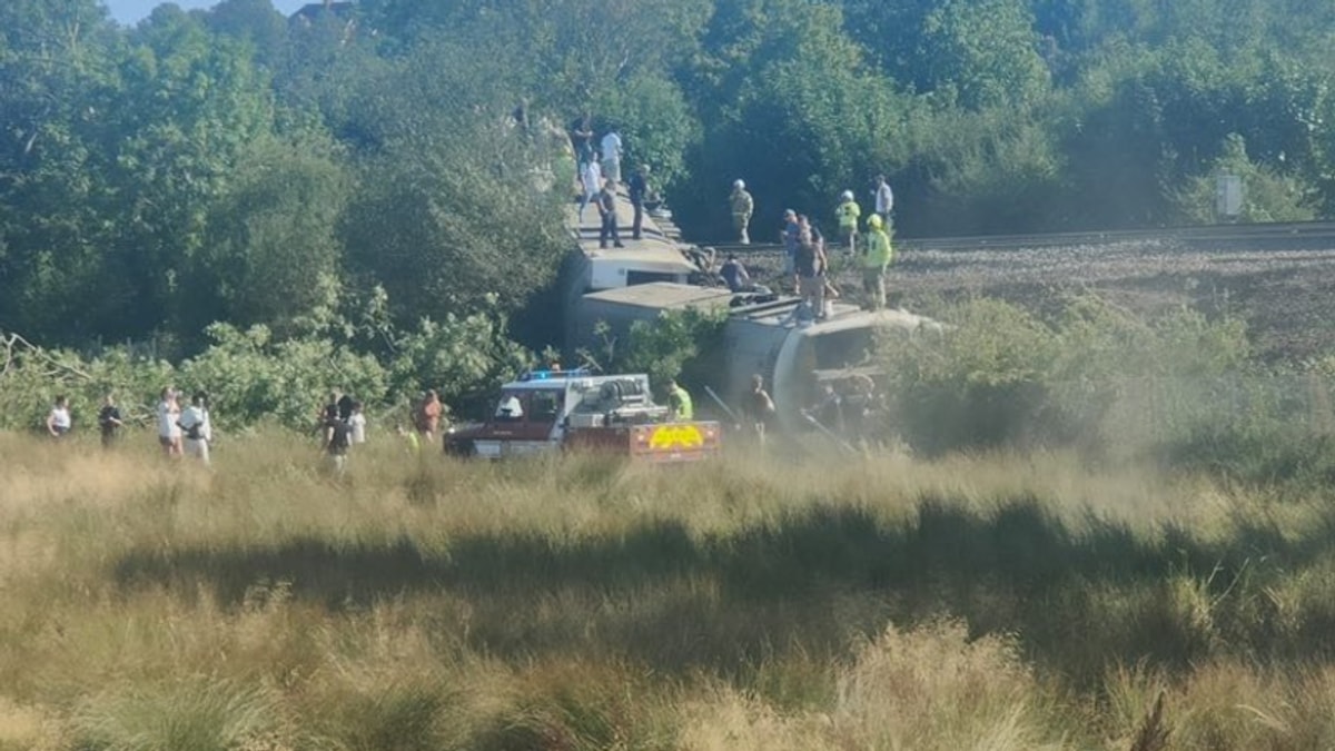 Passengers tell of ‘terrifying experience’ after train derails in UK