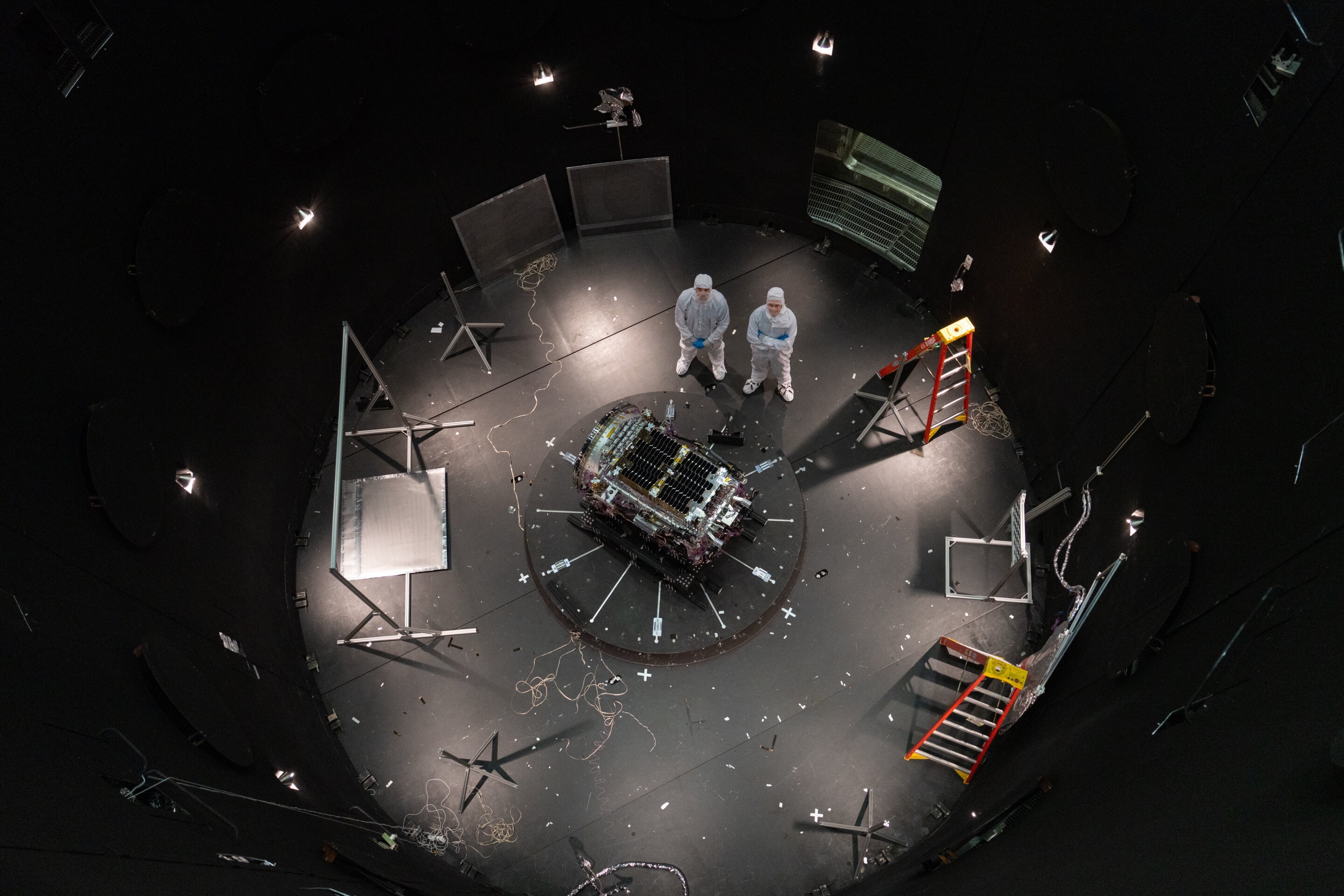 Private mission to rescue NASA's aging telescope runs into its own trouble