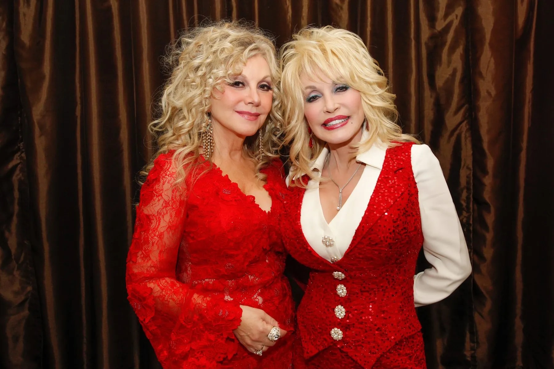 Dolly Parton Wanted Her Doctors to ‘Try Experimental Drugs’ on Her ‘in the Hope of Helping Others,’ Sister Says