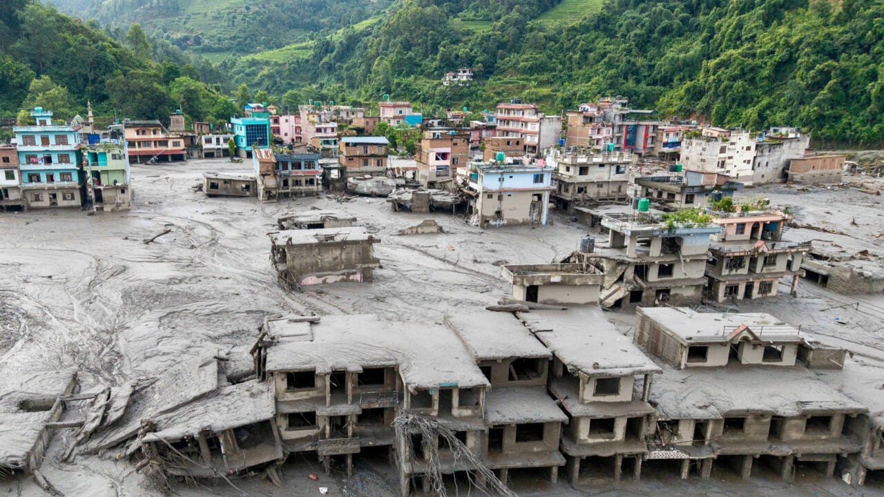 Death toll in Nepal surpasses 360 amid warnings of fresh floods