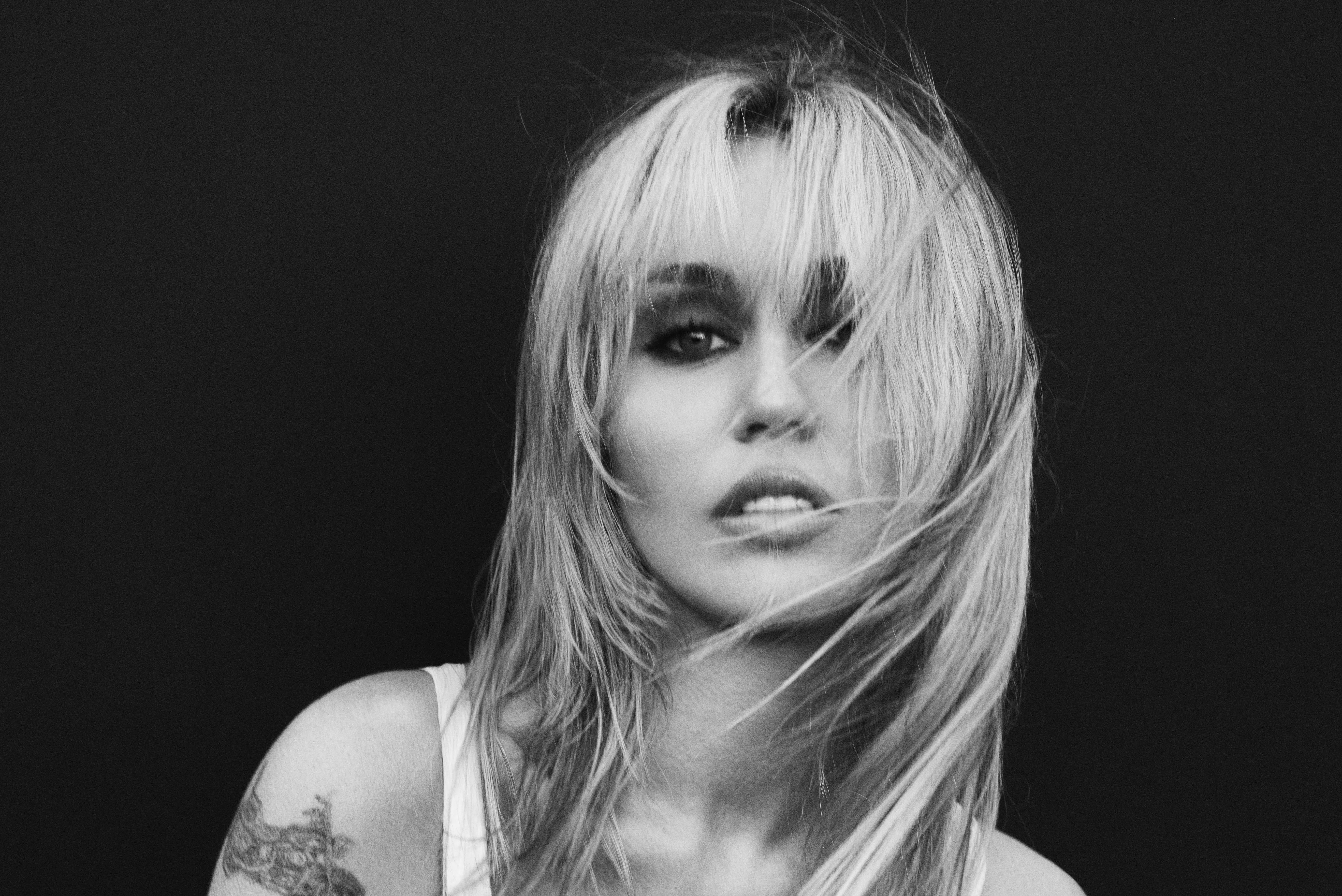 Miley Cyrus Announces New Album 'Bass Persuades,' Hollywood Bowl Shows