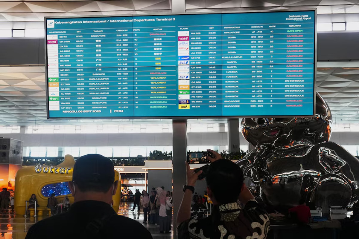 Volcano Mount Anak Krakatau eruption causes flight suspensions in Indonesia