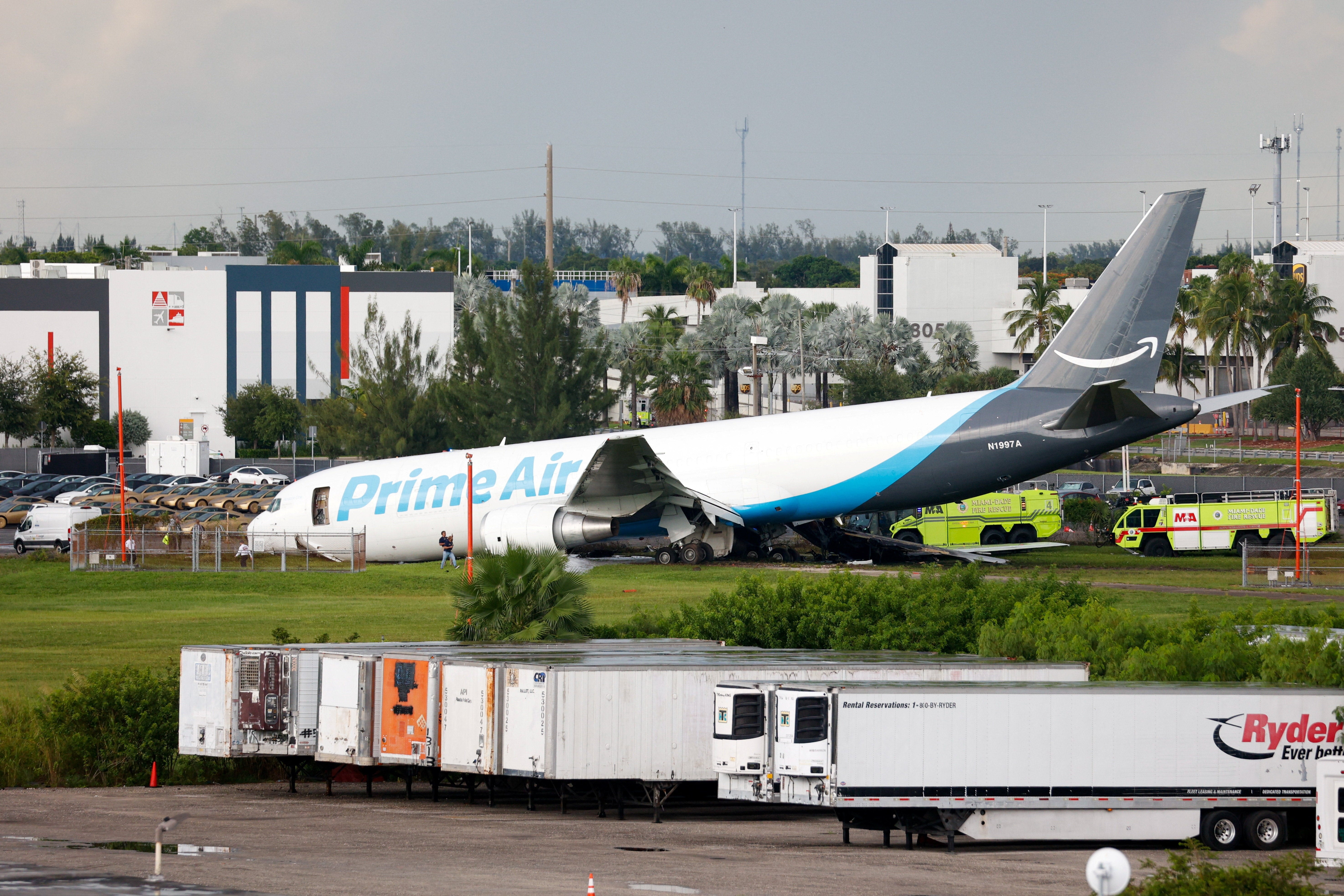 miami airport amazon plane crash b3045603