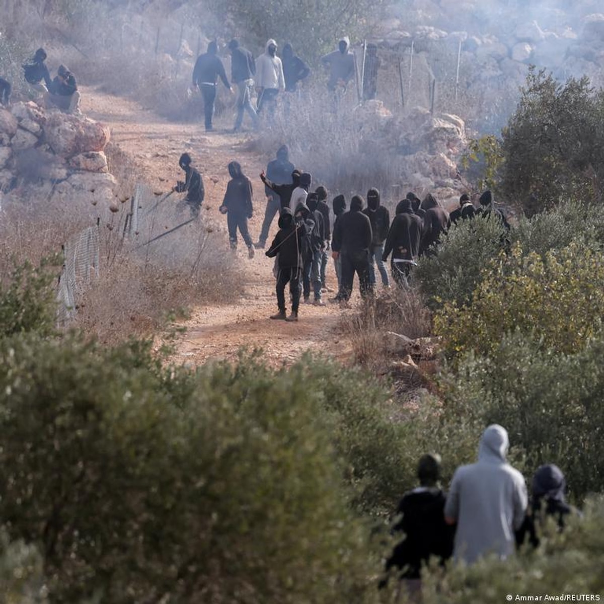 West Bank: Israeli settlers attack EU diplomats, French mayor