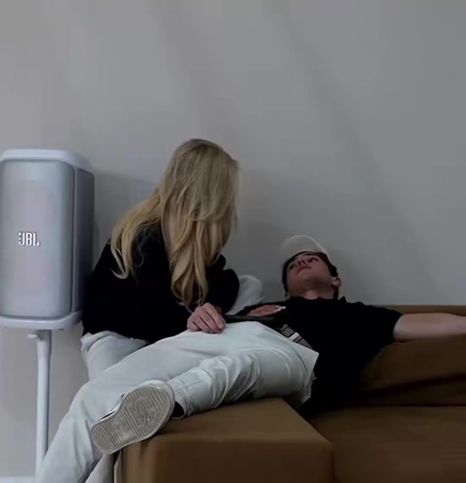 Clavicular ex-girlfriend begging