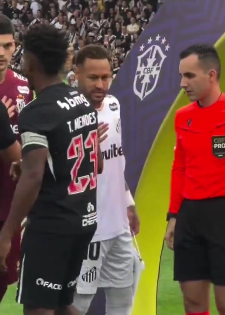 Thiago Mendes ignores Neymar