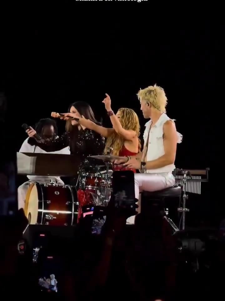 Shakira Laura Pausini Antología live