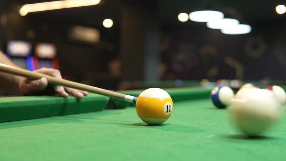 Playing snooker 🎱